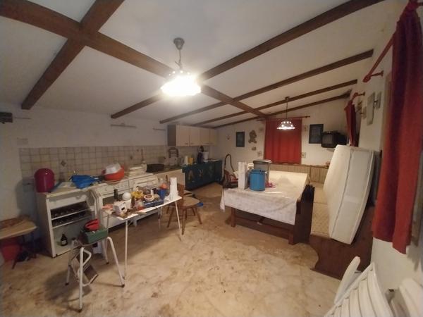 terrain de loisir avec chalet / etang / ruisseau