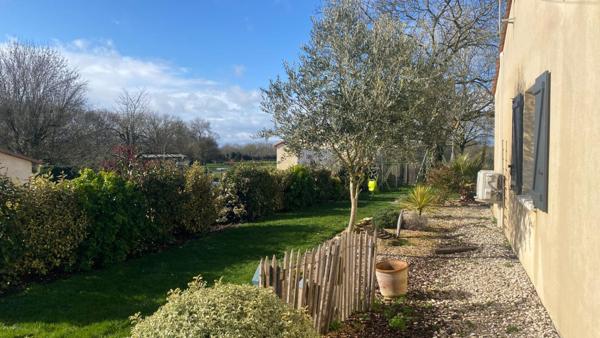 Maison plain-pied 118 m², 4 ch- 1 500 m² terrain-PAC 2022 -12 min Niort ? 79370