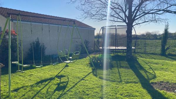 Maison plain-pied 118 m², 4 ch- 1 500 m² terrain-PAC 2022 -12 min Niort ? 79370