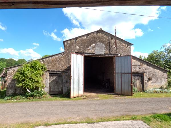 Saint-Vincent-sur-Graon (85540) Grange à réhabiliter, sur un terrain de 2971m2.