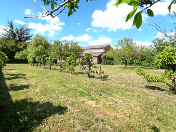 Saint-Vincent-sur-Graon (85540) Grange à réhabiliter, sur un terrain de 2971m2.