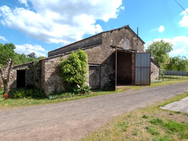 Saint-Vincent-sur-Graon (85540) Grange à réhabiliter, sur un terrain de 2971m2.