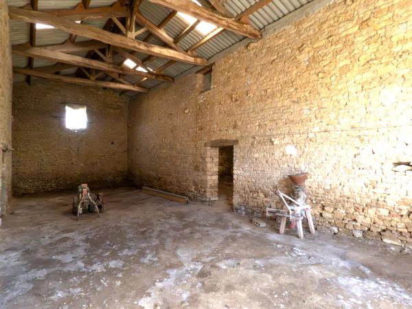 Saint-Vincent-sur-Graon (85540) Grange à réhabiliter, sur un terrain de 2971m2.