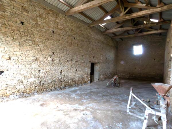 Saint-Vincent-sur-Graon (85540) Grange à réhabiliter, sur un terrain de 2971m2.