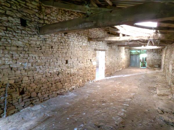 Saint-Vincent-sur-Graon (85540) Grange à réhabiliter, sur un terrain de 2971m2.