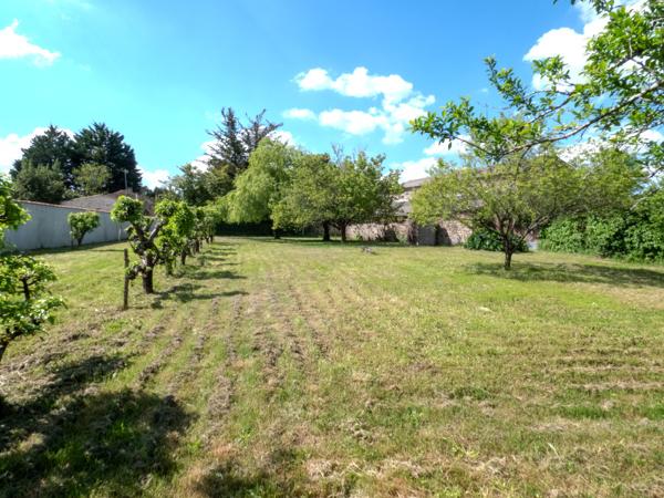 Saint-Vincent-sur-Graon (85540) Grange à réhabiliter, sur un terrain de 2971m2.