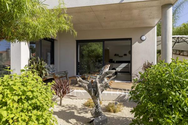 Bandol – Appartement contemporain en rez-de-jardin, centre-ville à pied