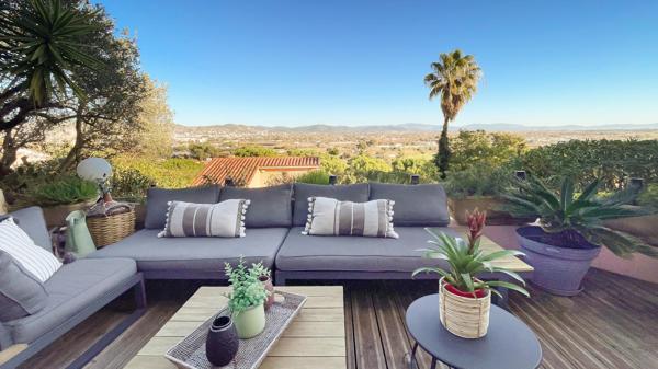 HYERES - VILLA T6 VUE MER - A VENDRE