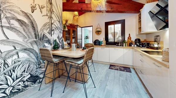 HYERES - VILLA T6 VUE MER - A VENDRE