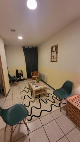 Local commercial ou professionnel centre village rdc