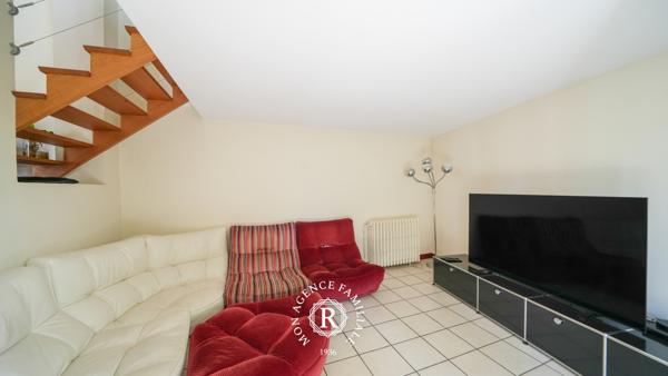 Maison
                                                                                                                                                                                                                                                                                                                        6 pièce(s)                                                                                                                                                                                                          4 chambre(s)                                                                                                                                                                                                          222  m²