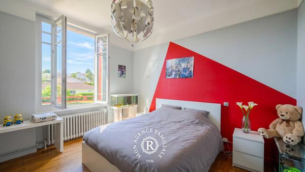 Maison
                                                                                                                                                                                                                                                                                                                        6 pièce(s)                                                                                                                                                                                                          4 chambre(s)                                                                                                                                                                                                          222  m²