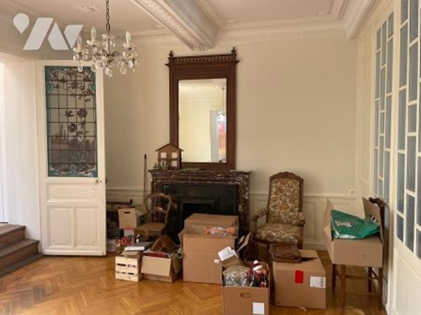 UNE MAISON A USAGE D'HABITATION