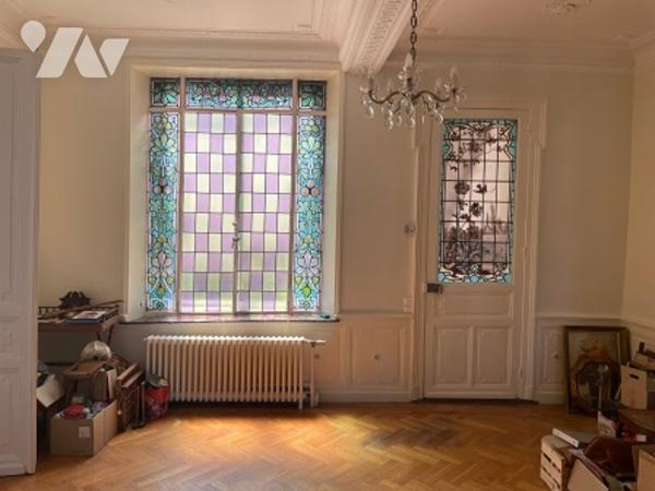 UNE MAISON A USAGE D'HABITATION