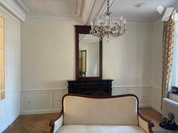 UNE MAISON A USAGE D'HABITATION