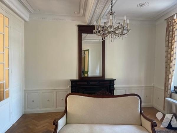 UNE MAISON A USAGE D'HABITATION