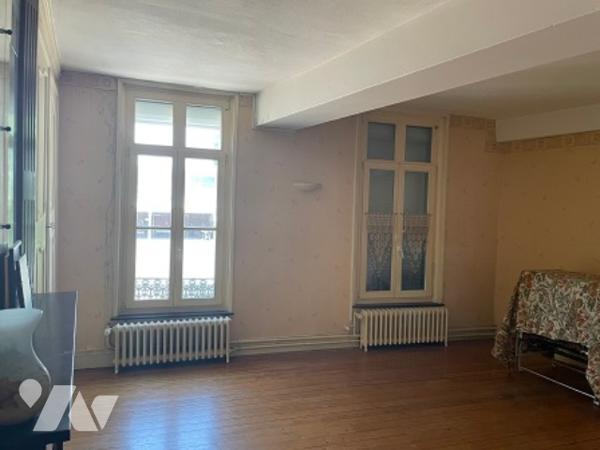 UNE MAISON A USAGE D'HABITATION