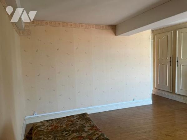 UNE MAISON A USAGE D'HABITATION