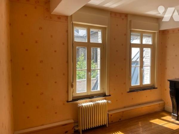 UNE MAISON A USAGE D'HABITATION