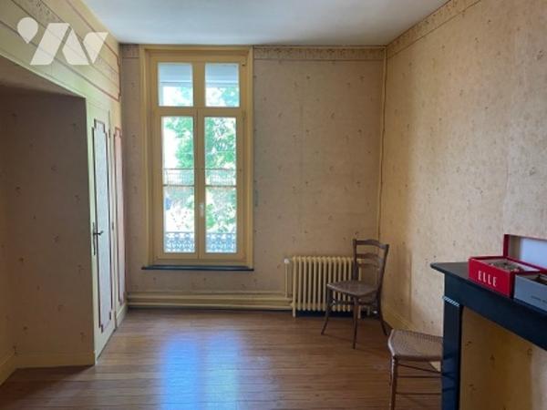 UNE MAISON A USAGE D'HABITATION