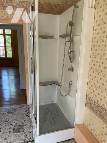 UNE MAISON A USAGE D'HABITATION