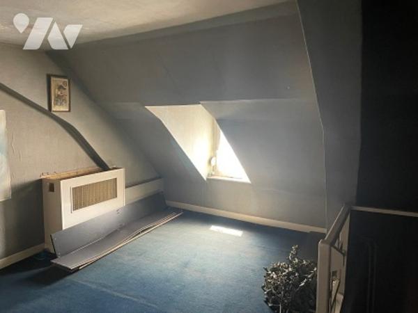 UNE MAISON A USAGE D'HABITATION