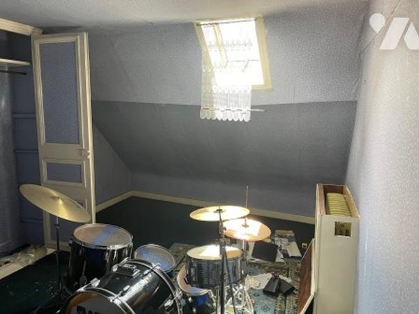 UNE MAISON A USAGE D'HABITATION