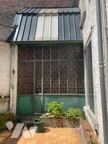 UNE MAISON A USAGE D'HABITATION