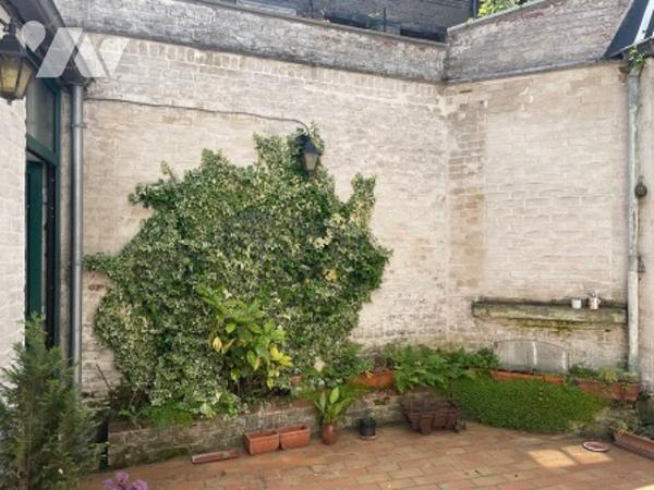 UNE MAISON A USAGE D'HABITATION