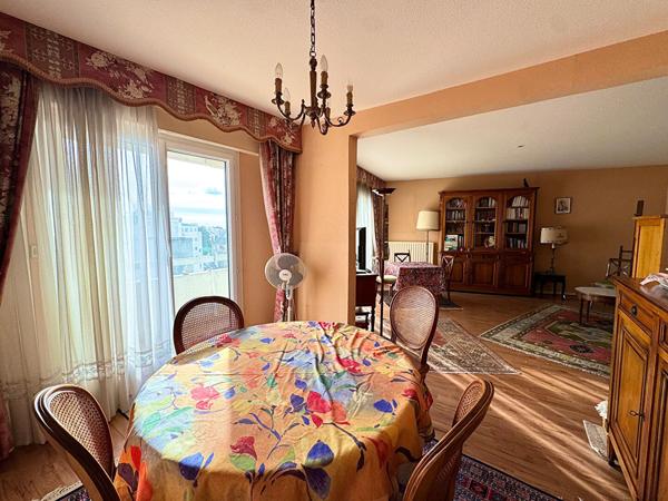 Appartement Orleans 3 pièces de 85.63 m2 avec balcon, ascenseur, parking et cave