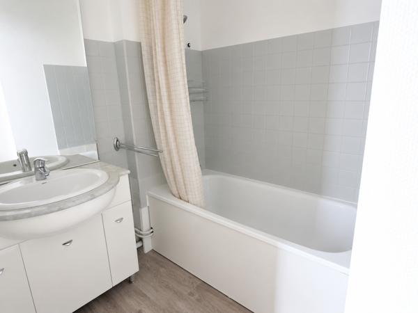 BORDEAUX / NANSOUTY - T1 meublé très bon état + Stationnement