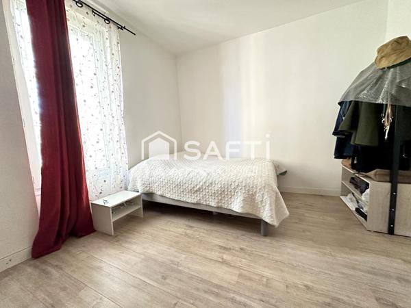 A VISITER SUR AVIGNON  (84)  - MAGNIFIQUE MAISON DE VILLE DE 76 M²  ENV.
