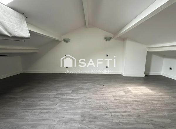 A VISITER SUR AVIGNON  (84)  - MAGNIFIQUE MAISON DE VILLE DE 76 M²  ENV.