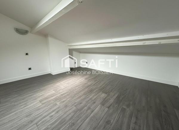 A VISITER SUR AVIGNON  (84)  - MAGNIFIQUE MAISON DE VILLE DE 76 M²  ENV.