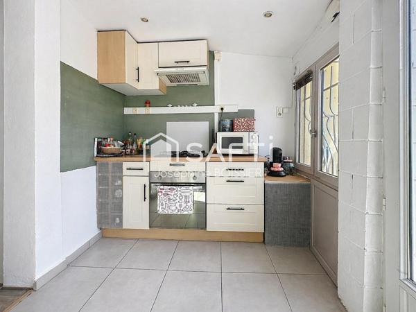 A VISITER SUR AVIGNON  (84)  - MAGNIFIQUE MAISON DE VILLE DE 76 M²  ENV.