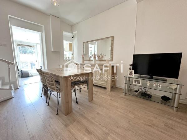 A VISITER SUR AVIGNON  (84)  - MAGNIFIQUE MAISON DE VILLE DE 76 M²  ENV.
