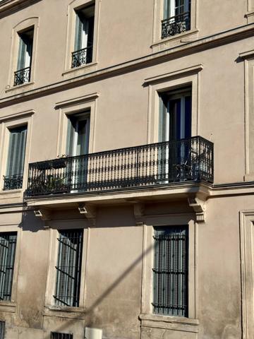 APPARTEMENT NIMES TROIS CHAMBRES PETITE TERRASSE PROCHE GARE LUMINEUX