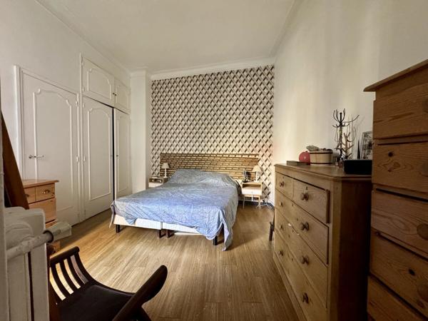 APPARTEMENT NIMES TROIS CHAMBRES PETITE TERRASSE PROCHE GARE LUMINEUX