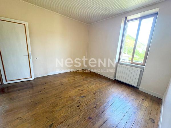 A VENDRE MAISON MONTFERRIER TROIS CHAMBRES / JARDIN / GARAGES