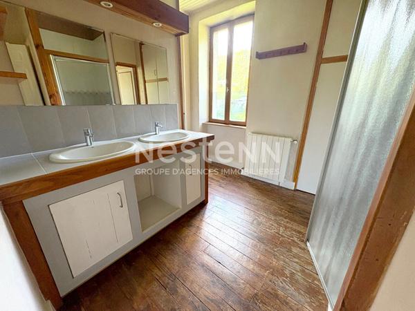 A VENDRE MAISON MONTFERRIER TROIS CHAMBRES / JARDIN / GARAGES