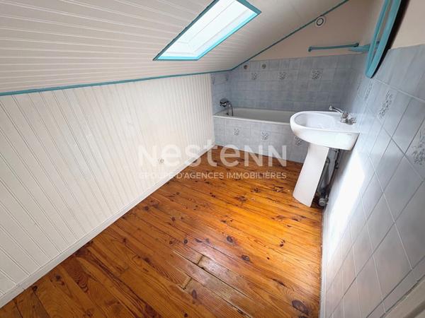 A VENDRE MAISON MONTFERRIER TROIS CHAMBRES / JARDIN / GARAGES