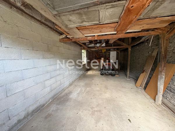A VENDRE MAISON MONTFERRIER TROIS CHAMBRES / JARDIN / GARAGES
