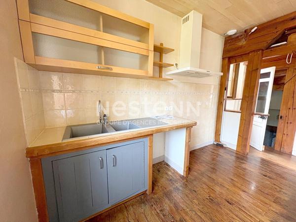A VENDRE MAISON MONTFERRIER TROIS CHAMBRES / JARDIN / GARAGES
