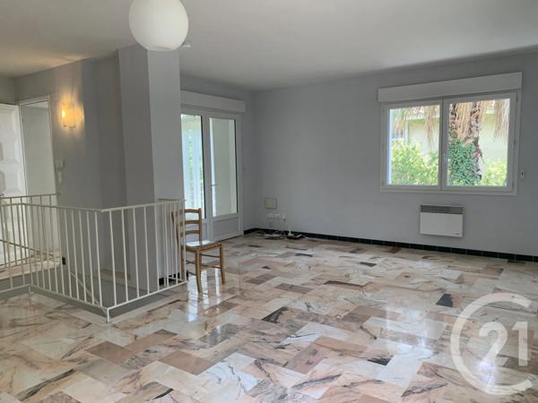 Maison à vendre  8 pièces - 217,41 m 2   CLERMONT L HERAULT  - 34