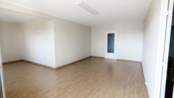 ACHAT-VENTE LAVAL Appartement T4 Rive Gauche