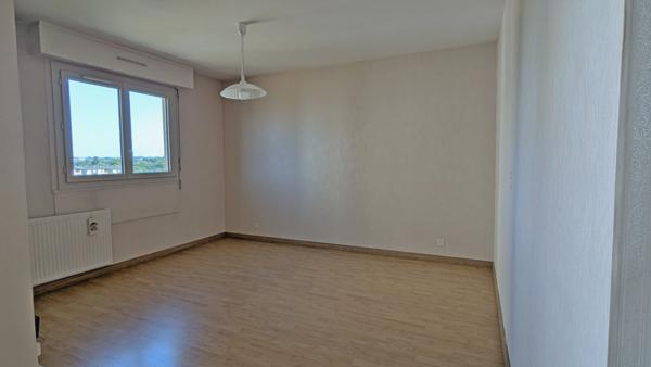 ACHAT-VENTE LAVAL Appartement T4 Rive Gauche