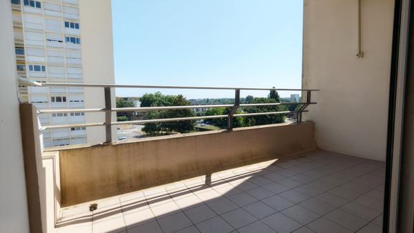 ACHAT-VENTE LAVAL Appartement T4 Rive Gauche