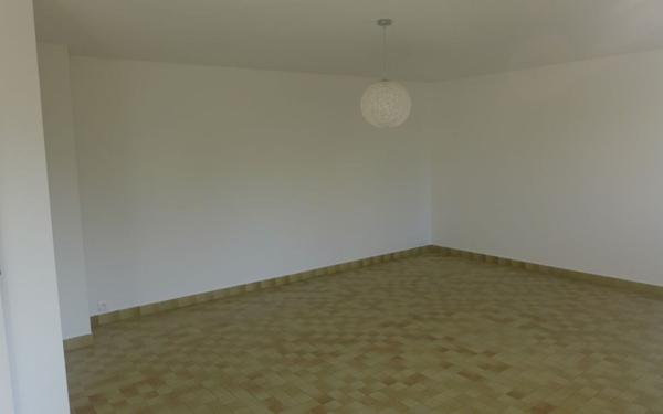 Maison à louer    5 pièces •  Montreuil