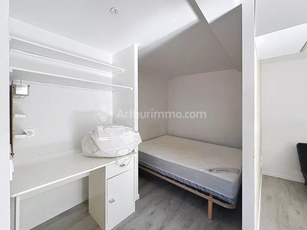 Location                                                      Appartement
                        
                     2 pièces                      27 m2                     à Clermont-Ferrand
