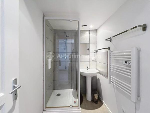 Location                                                      Appartement
                        
                     2 pièces                      27 m2                     à Clermont-Ferrand